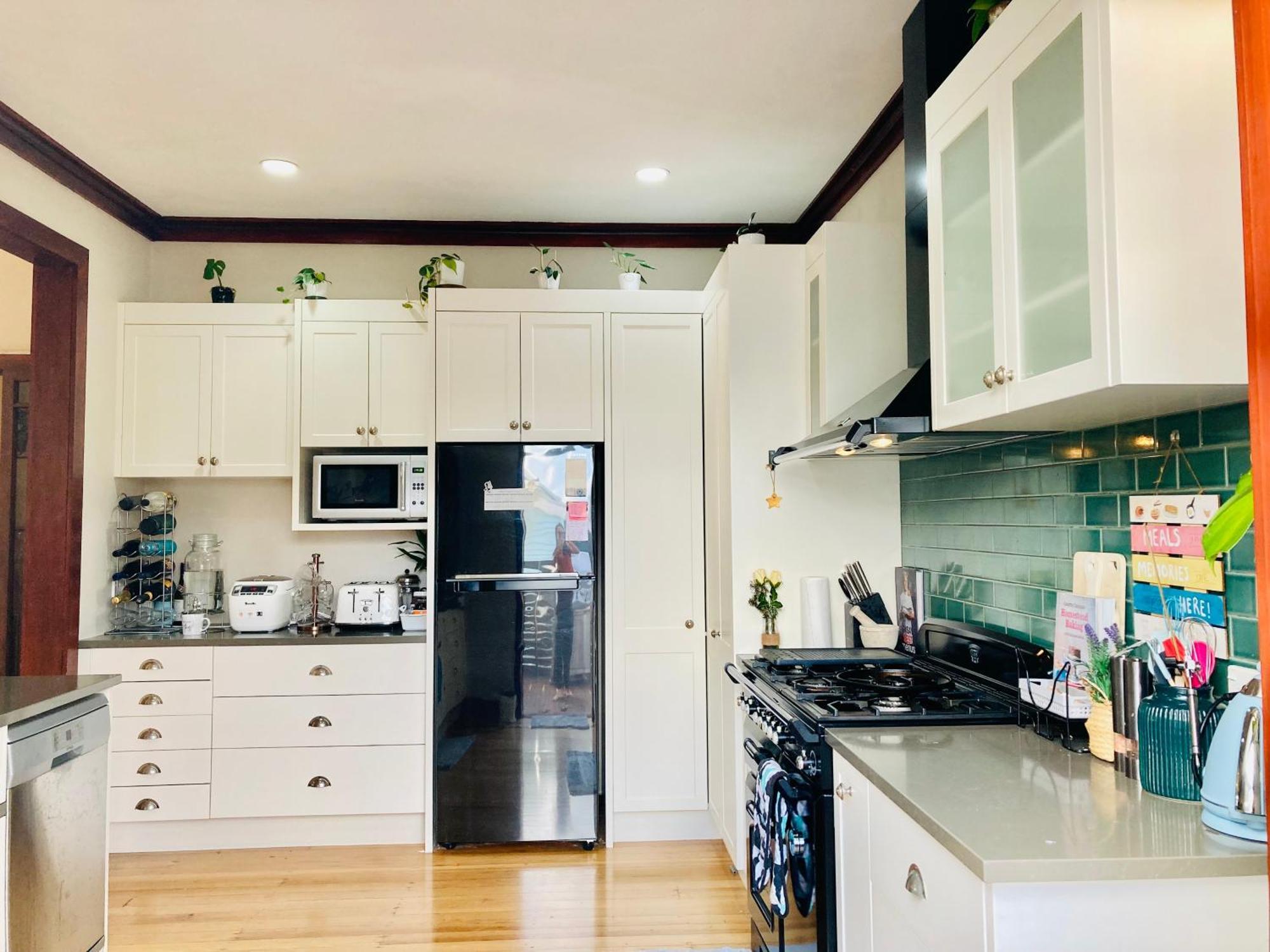 Spacious And Sunny Master Bedroom With Shared Bathrooms Auckland Exteriör bild