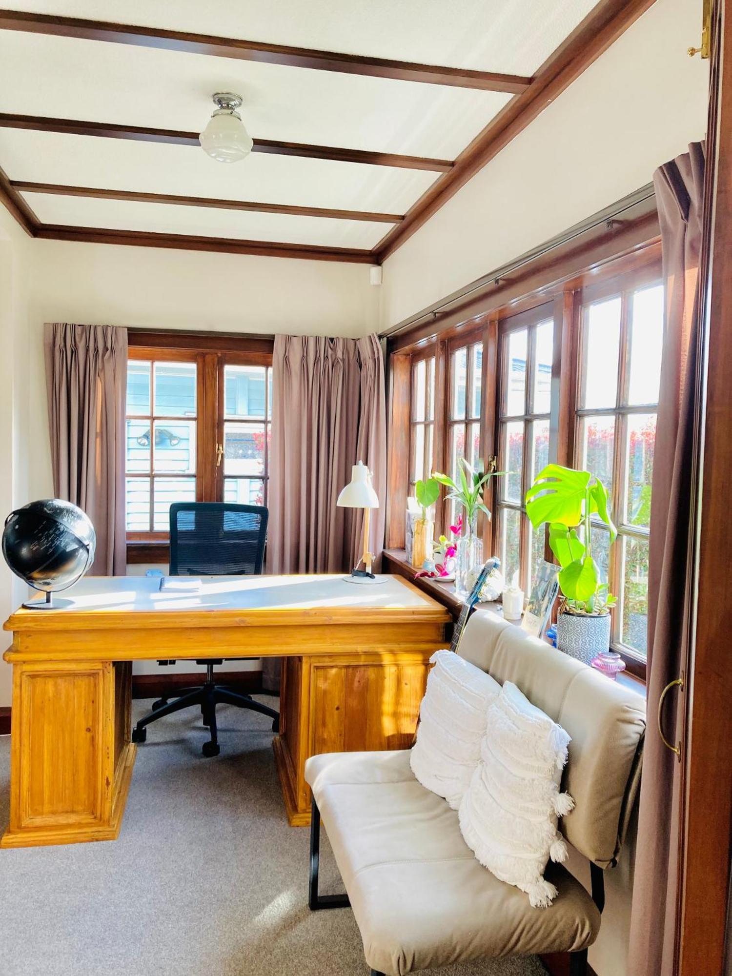 Spacious And Sunny Master Bedroom With Shared Bathrooms Auckland Exteriör bild