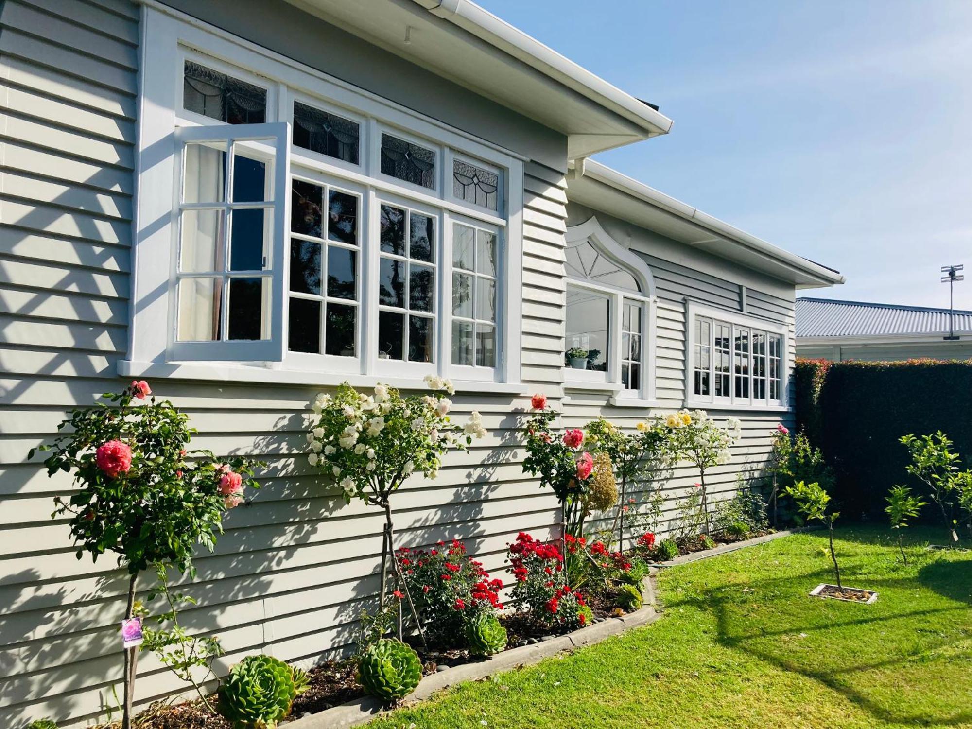 Spacious And Sunny Master Bedroom With Shared Bathrooms Auckland Exteriör bild